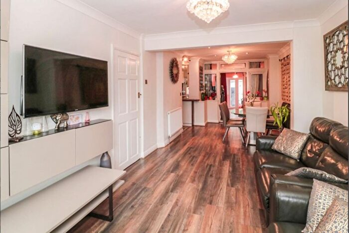 3 Bedroom Terraced House To Rent In Thurlow Gardens, Ilford, Essex, IG6