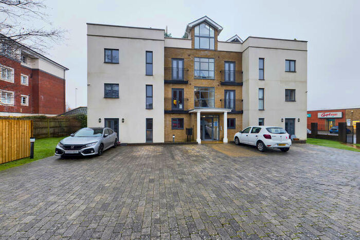 2 Bedroom Flat To Rent In East Grinstead, RH19