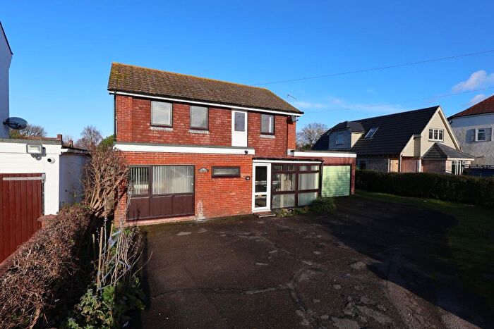 4 Bedroom Detached House For Sale In Victoria Road, Hayling Island, PO11