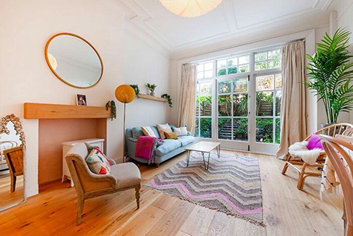 1 Bedroom Flat To Rent In Church Crescent, London, N10