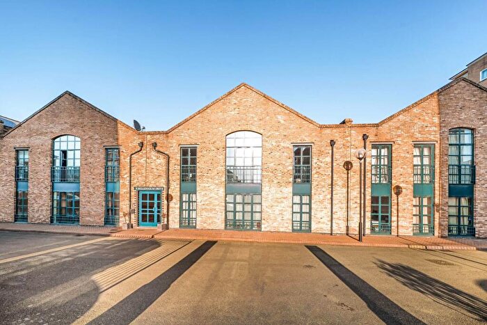 2 Bedroom Flat For Sale In Millennium Drive, Isle Of Dogs, London, E14