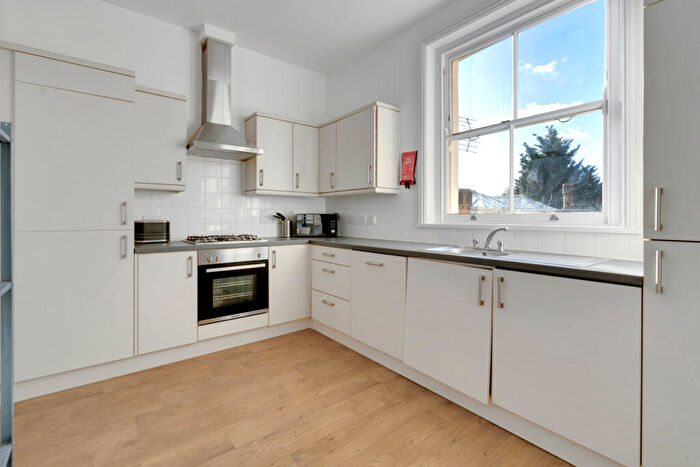 3 Bedroom Apartment To Rent In Highgate Road, Kentish Town, London, NW5