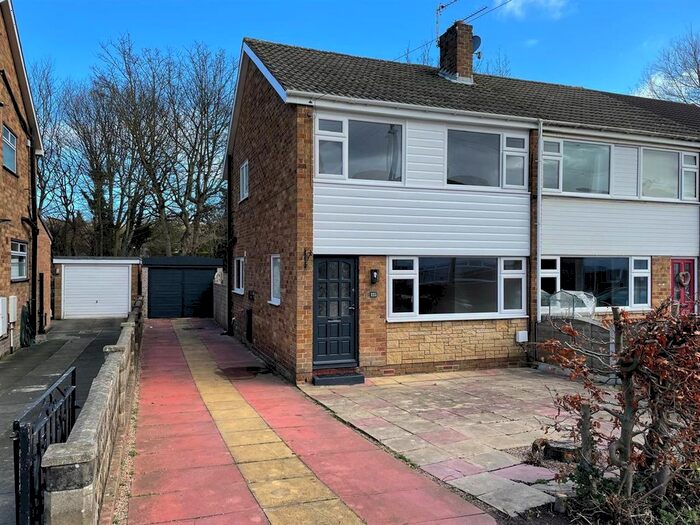 3 Bedroom Semi-Detached House To Rent In Moorgate Road, Kippax, Leeds, LS25