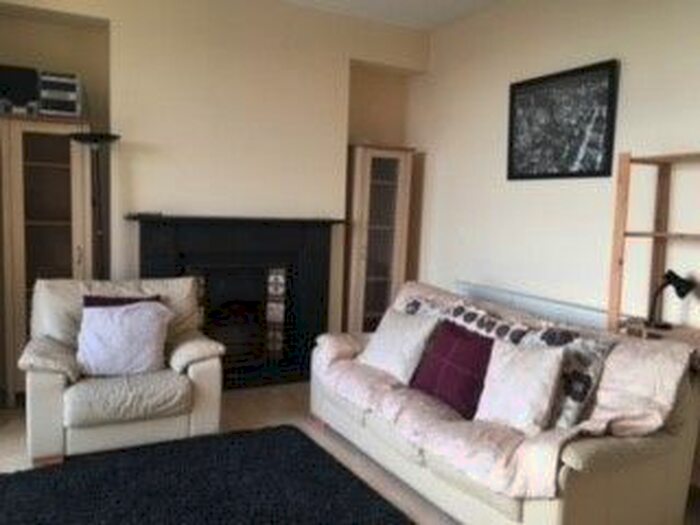 3 Bedroom Flat To Rent In The Promenade, Swansea, SA1