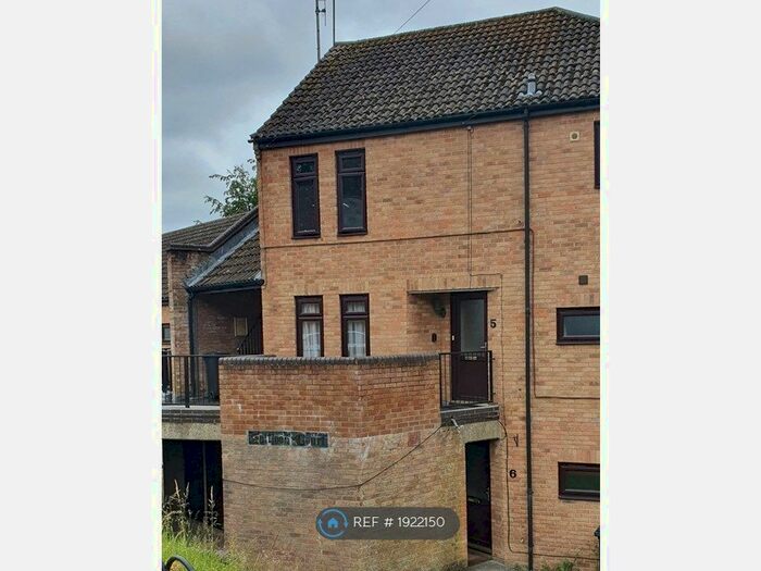 2 Bedroom Flat To Rent In Fulflood Court, Winchester, SO22