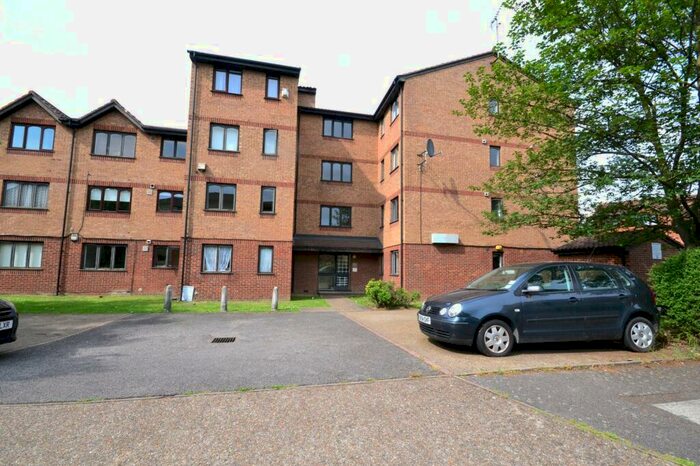 2 Bedroom Flat To Rent In Bridge Meadows, London, SE14