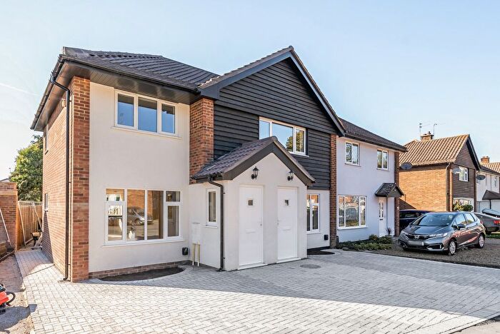 2 Bedroom End Of Terrace House For Sale In Farm Road, Esher, KT10