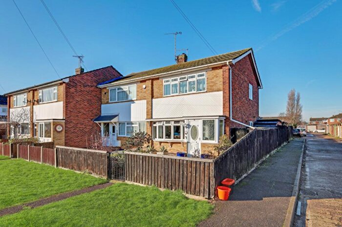 2 Bedroom End Of Terrace House For Sale In St. Agnes Drive, Canvey Island, SS8