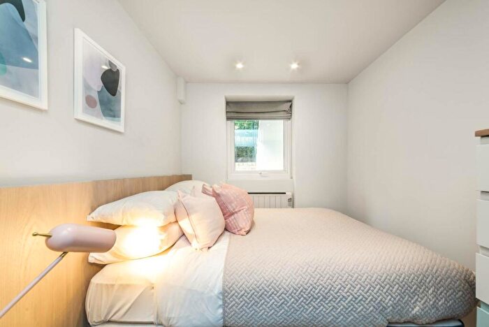 1 Bedroom Flat To Rent In Oakley Square, Mornington Crescent, London, NW1