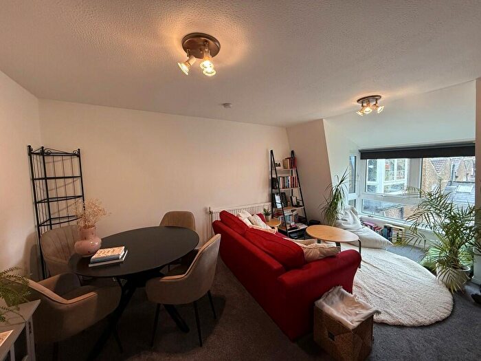 1 Bedroom Flat To Rent In Sussex Way, N19