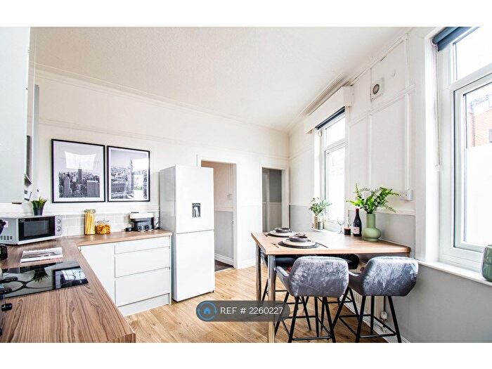 4 Bedroom End Of Terrace House To Rent In Colton Road, Armley, Leeds, LS12