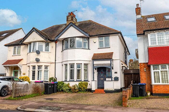 2 Bedroom Flat For Sale In Hadleigh Road, Leigh-On-Sea, SS9