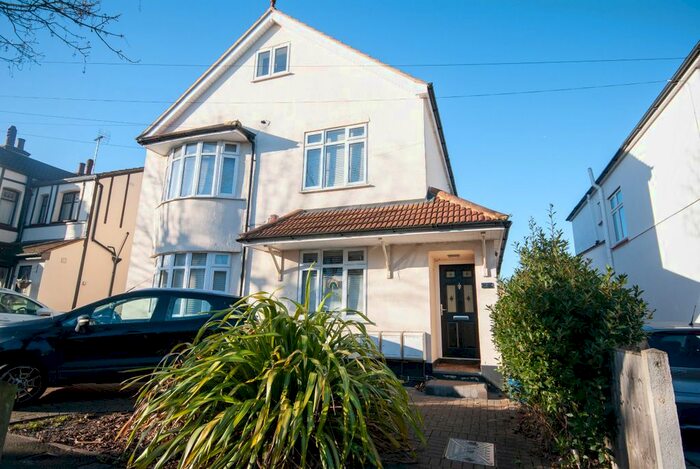 2 Bedroom Flat To Rent In Tankerville Drive, Leigh-On-Sea, SS9