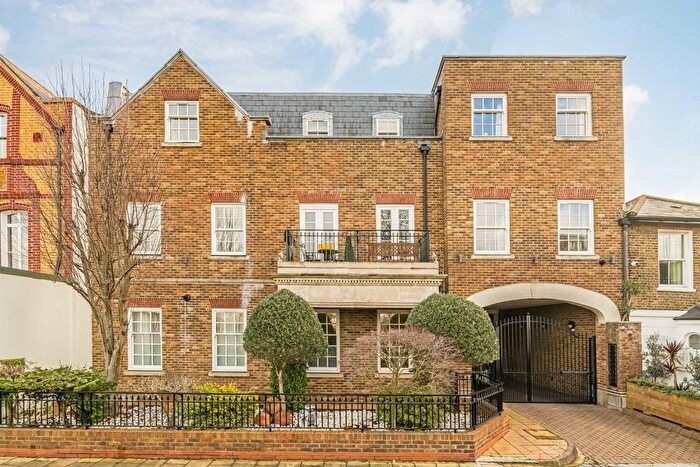 1 Bedroom Flat To Rent In Kew Foot Road, Richmond, TW9