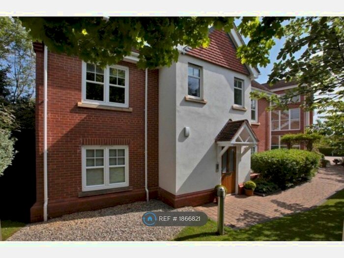 2 Bedroom Flat To Rent In Aliston House, Exmouth, EX8