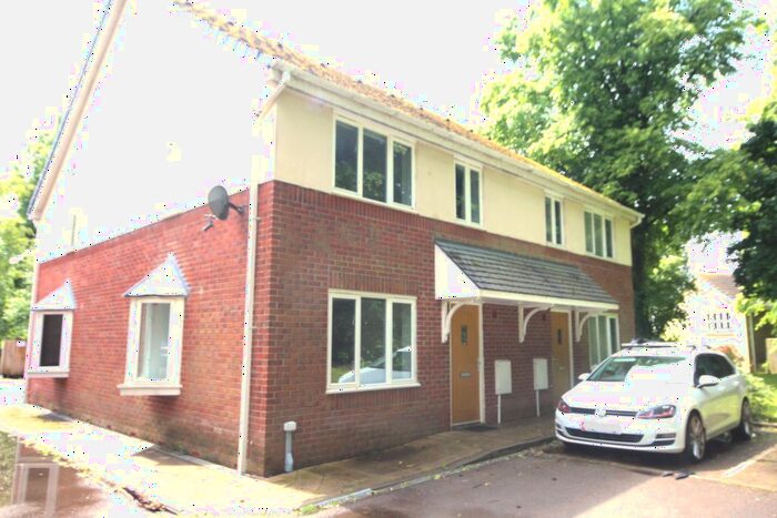 2 Bedroom Town House To Rent In Clarendon Gardens, Bromley Cross, Bolton, Greater Manchester, BL7