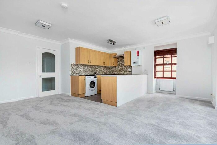 2 Bedroom Flat To Rent In Howard House, Marylebone, W1U