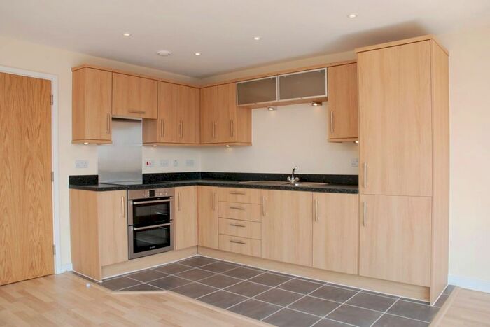 2 Bedroom Flat To Rent In Lanadron Close, Isleworth, TW7