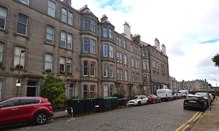 2 Bedroom Flat To Rent In Comely Bank Place, Stockbridge, Edinburgh, EH4