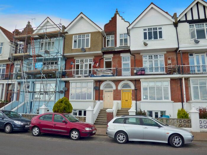 Studio To Rent In South Terrace, Littlehampton, BN17