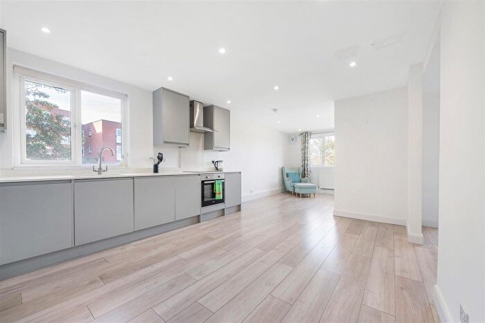 2 Bedroom Flat To Rent In Tina Court, Knollys Road, Streatham, SW16