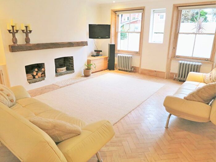 1 Bedroom Flat To Rent In Twickenham Road, Teddington, TW11