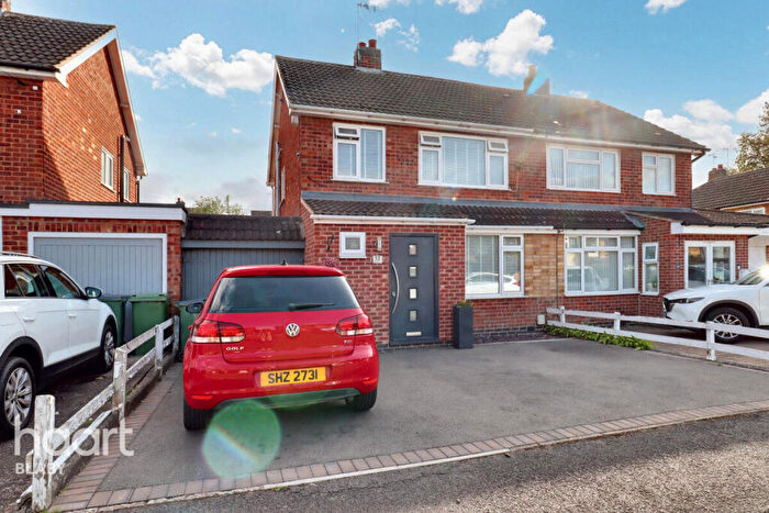 3 Bedroom Semi-Detached House For Sale In Hawthorn Drive, Leicester, LE8