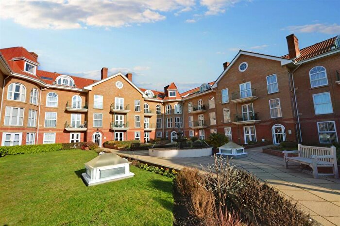 2 Bedroom Flat For Sale In Colne Road, Cromer, NR27