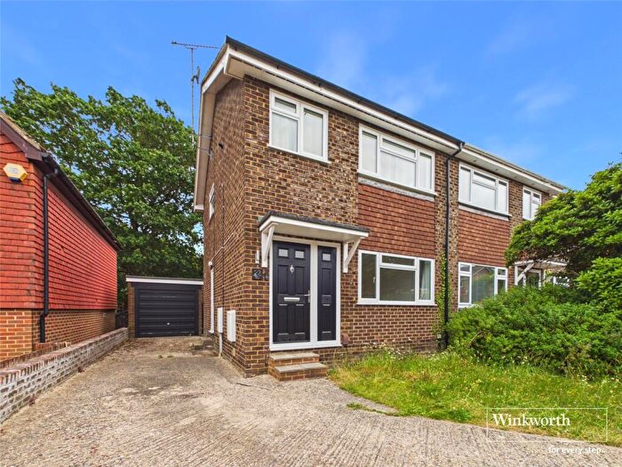 3 Bedroom Semi Detached House For Sale In Kempton Close, Newbury, United Kingdom, RG14