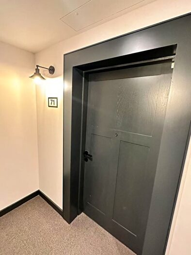 2 Bedroom Flat To Rent In Brook Street, Kingston Upon Thames, KT1