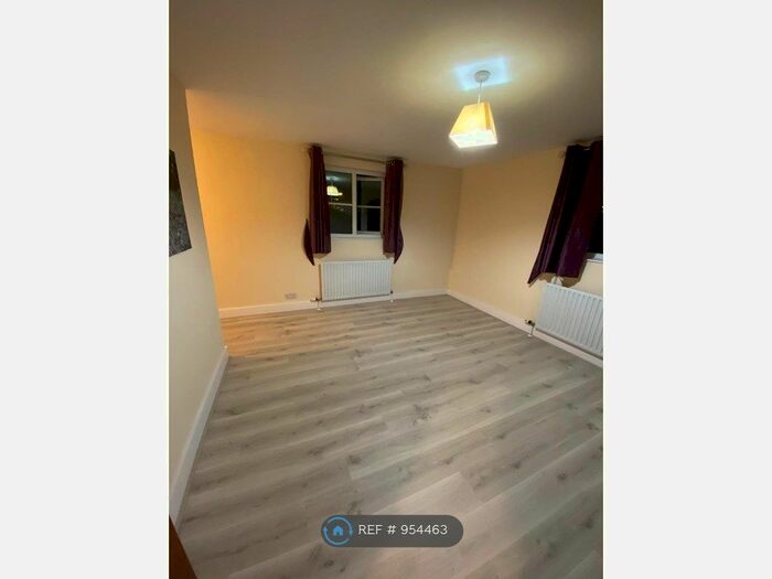 2 Bedroom Flat To Rent In High Street, Brentwood CM14