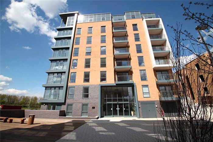 2 Bedroom Flat For Sale In Skylark House, Drake Way, Reading, Berkshire, RG2