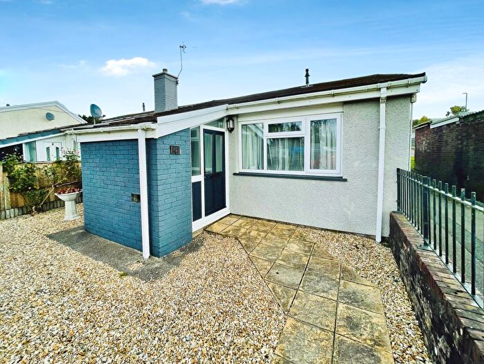 2 Bedroom Bungalow To Rent In Ystrad Deri, Dukestown, Tredegar, NP22