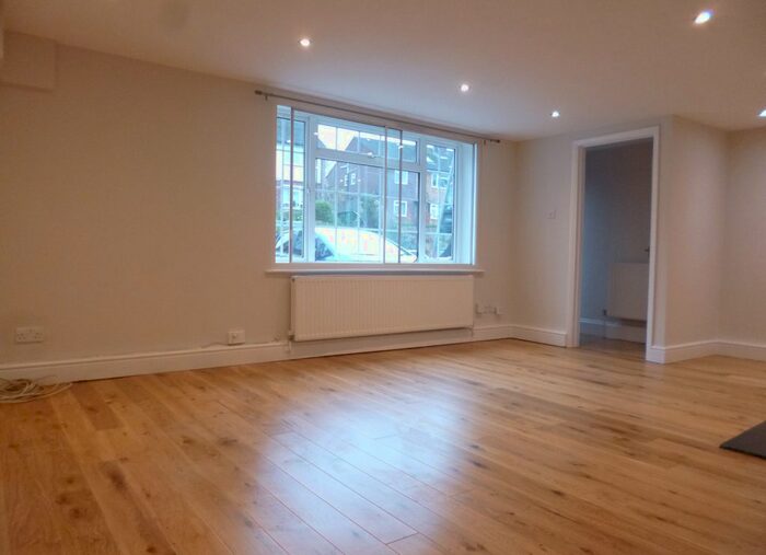 1 Bedroom Flat To Rent In Chalk Hill, Watford, WD19