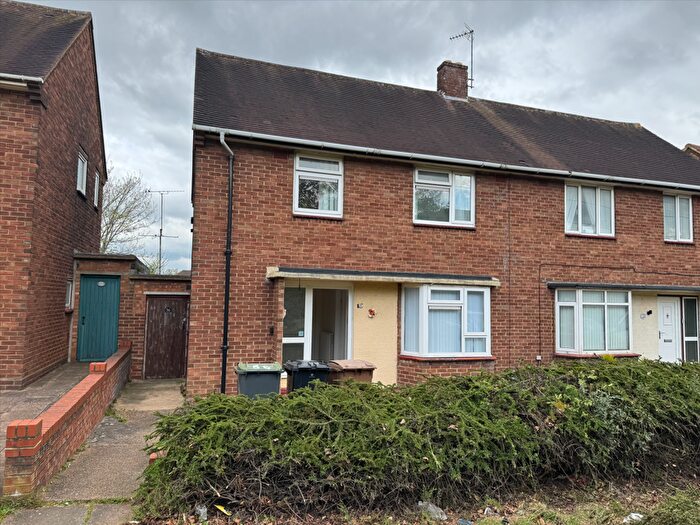 3 Bedroom Semi Detached House To Rent In Faringdon Road, Luton, Bedfordshire, LU4