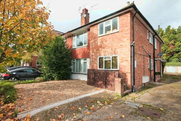 2 Bedroom Maisonette To Rent In Lime Grove, New Malden, KT3