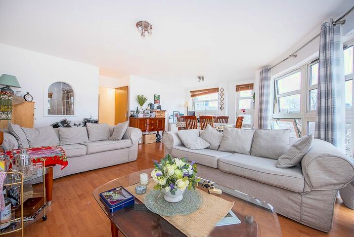 2 Bedroom Flat To Rent In Aitman Drive, Kew Bridge Road, Brentford, TW8