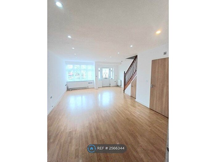 4 Bedroom End Of Terrace House To Rent In Rothbury Avenue, Rainham, RM13