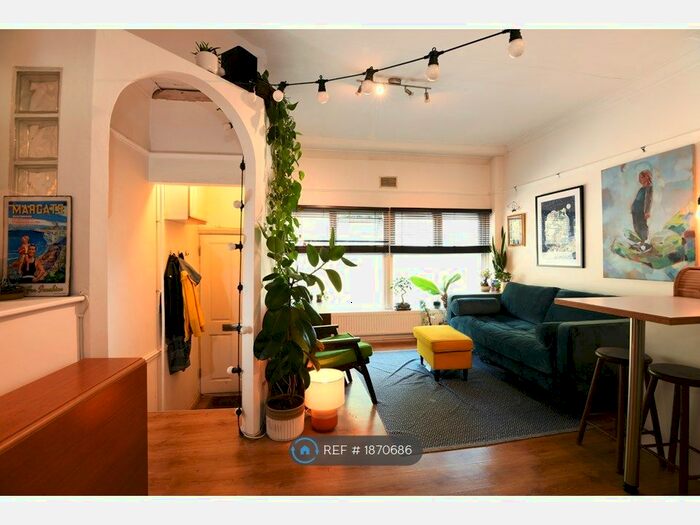 1 Bedroom Flat To Rent In Sandringham Road, London, E8