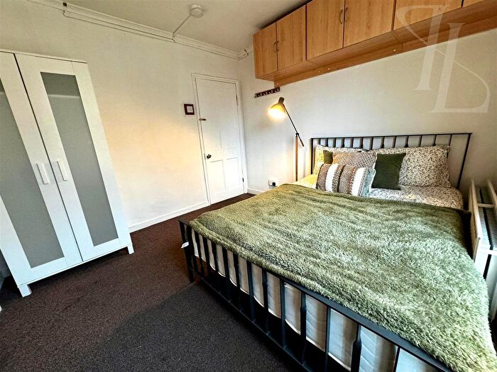 3 Bedroom Flat To Rent In Wades Place, London, E14