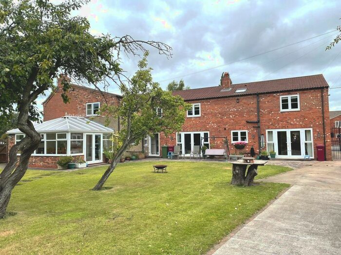 6 Bedroom Detached House For Sale In Brigg Road, Messingham, Scunthorpe, DN17