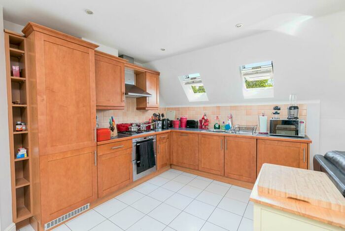 1 Bedroom Flat For Sale In Maddox Drive, Crawley, RH10