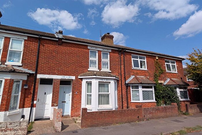 2 Bedroom Semi-Detached House To Rent In York Road, SO15