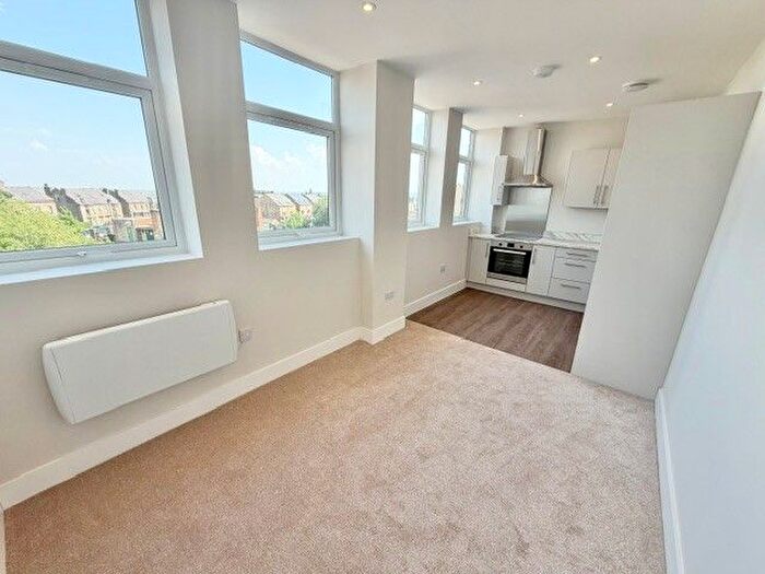 1 Bedroom Flat To Rent In Spring Hall Lane, Halifax, HX1