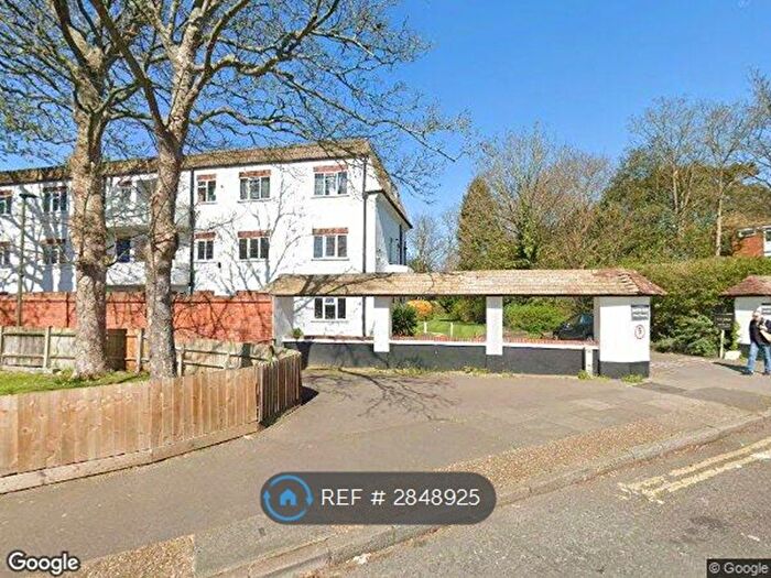 2 Bedroom Flat To Rent In Dainton Close, Bromley, BR1
