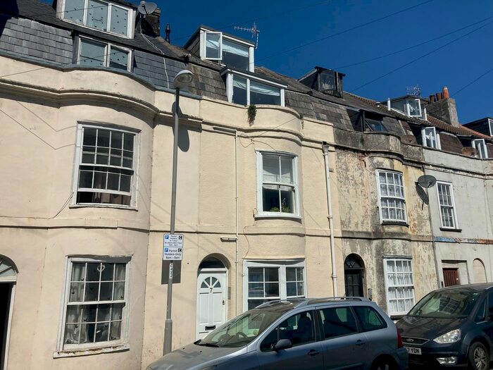 1 Bedroom Flat To Rent In Crescent Street, Weymouth, DT4