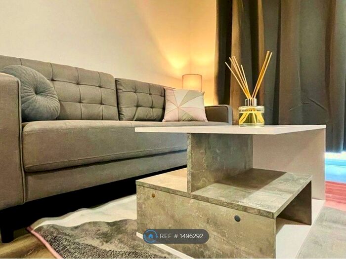 1 Bedroom Flat To Rent In Record Walk, Hayes, UB3