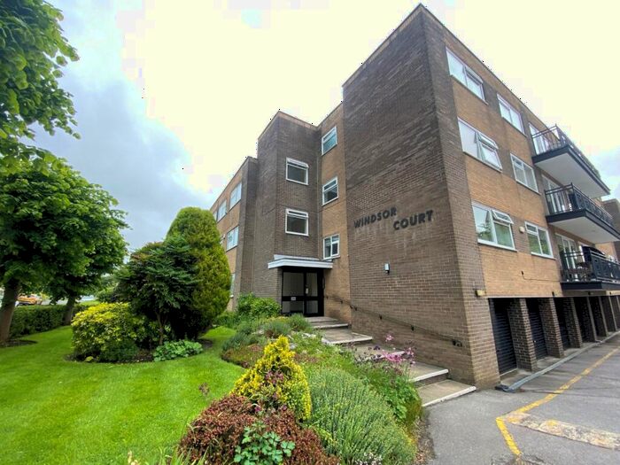 2 Bedroom Flat To Rent In Windsor Court, Leeds, West Yorkshire, LS17