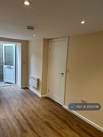 Studio To Rent In Bulay Road, Huddersfield, HD1