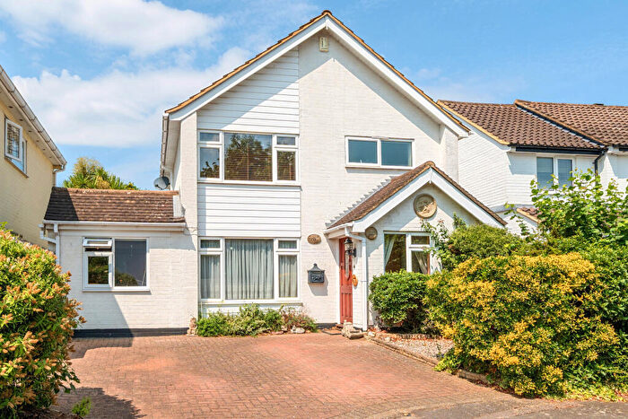 4 Bedroom Detached House For Sale In Coombe Drive, Addlestone, KT15